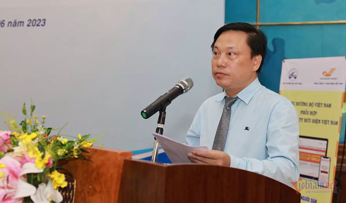 Cục trưởng Cục Đường bộ Việt Nam Nguyễn Xuân Cường đề nghị các Sở Giao thông vận tải, khu quản lý đường bộ phối hợp với Bưu điện để hướng dẫn, hỗ trợ người dân.
