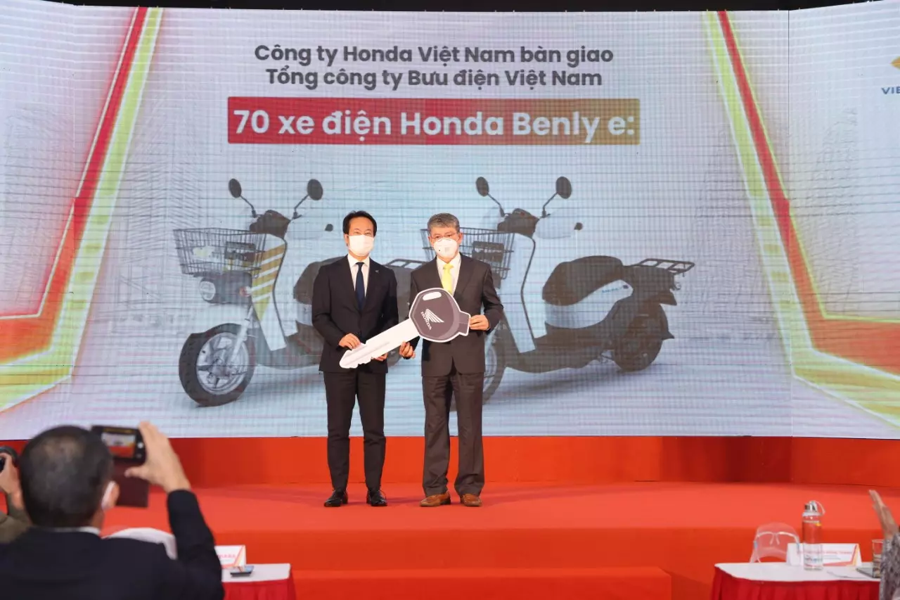 Bưu điện triển khai xe máy điện xanh Belly e của Honda để chuyển phát hàng - Ảnh 3.