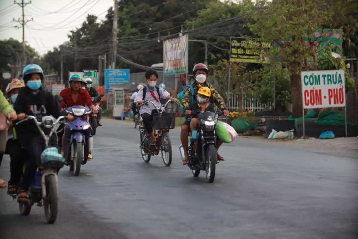 Học sinh tự độ, chế và