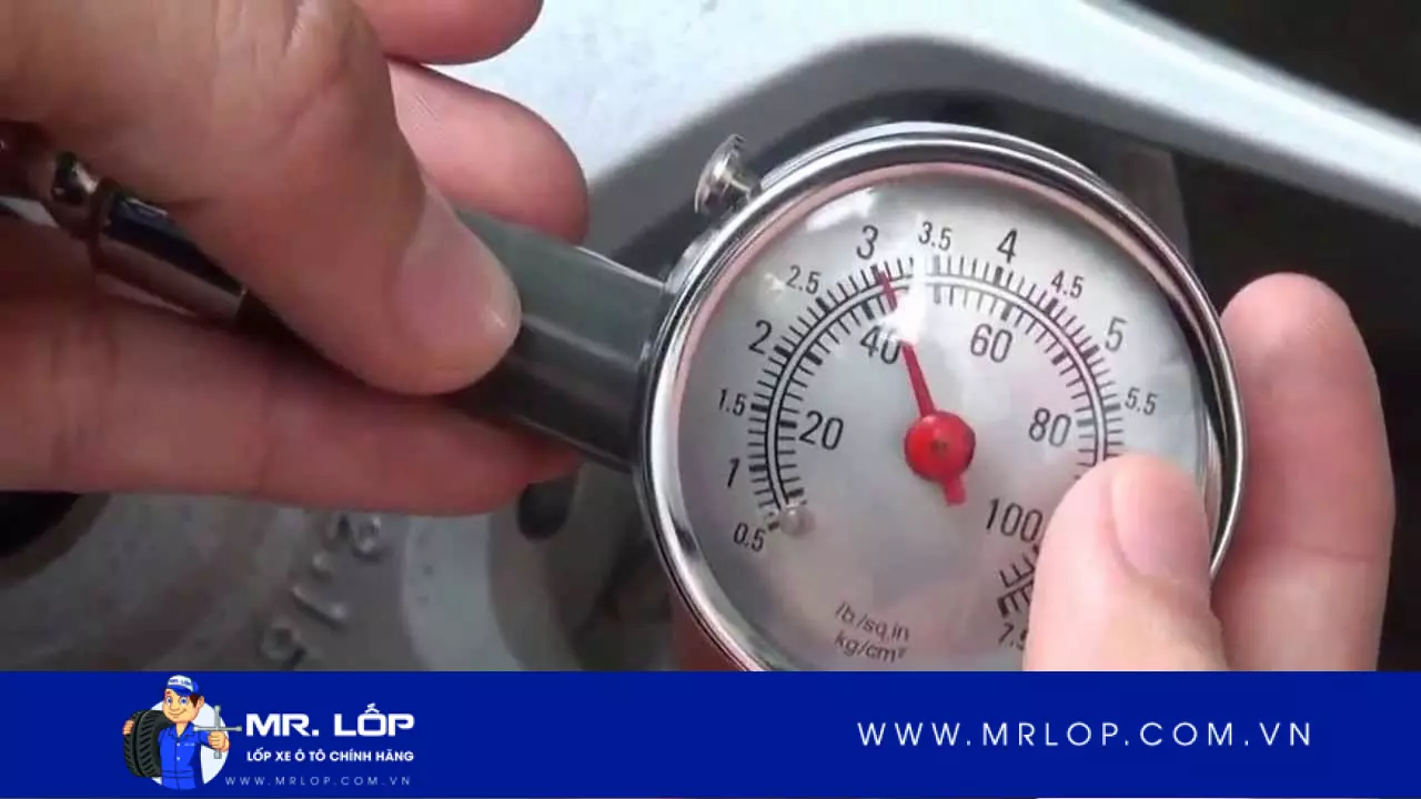 nên Bơm lốp xe ô tô bao nhiêu kg là chuẩn nhất ?