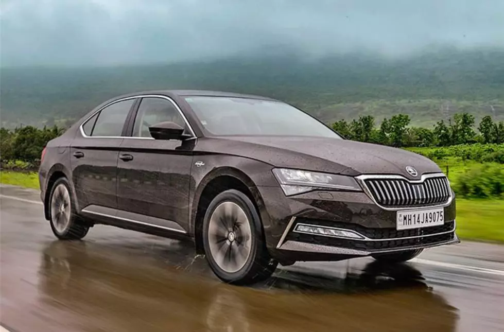 Giá xe Skoda Superb mới nhất.