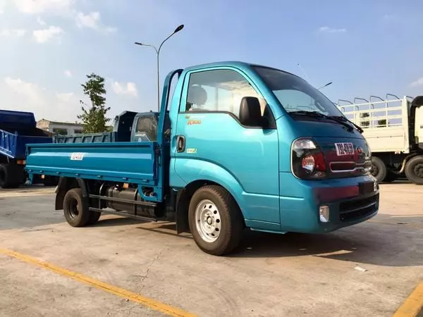 giá xe tải kia k200 thùng kín