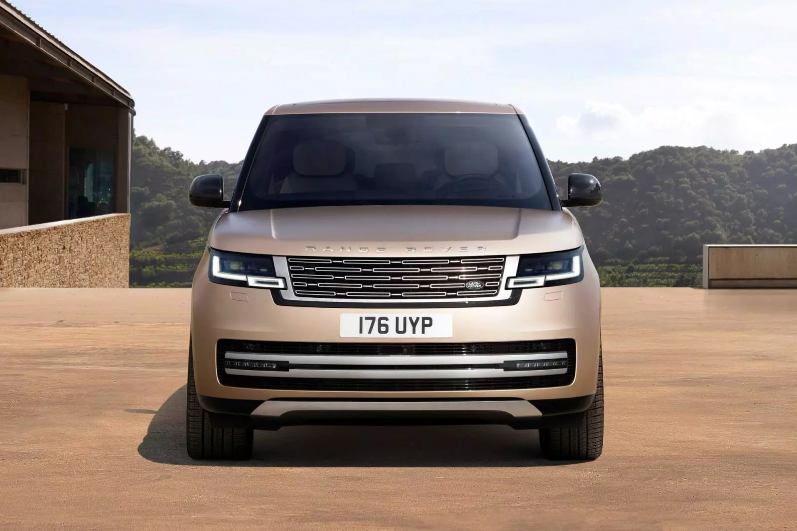 Đầu xe Land Rover Range Rover 2022.