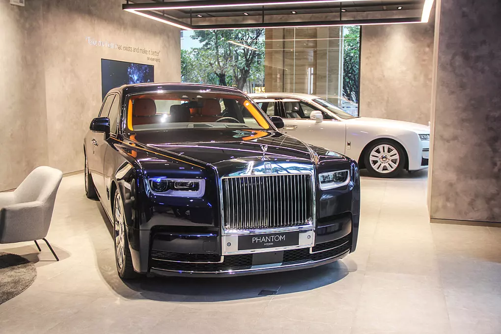 Giá xe Rolls Royce Phantom tháng 3/2022