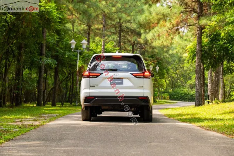 Đuôi xe Toyota Innova Cross 2024