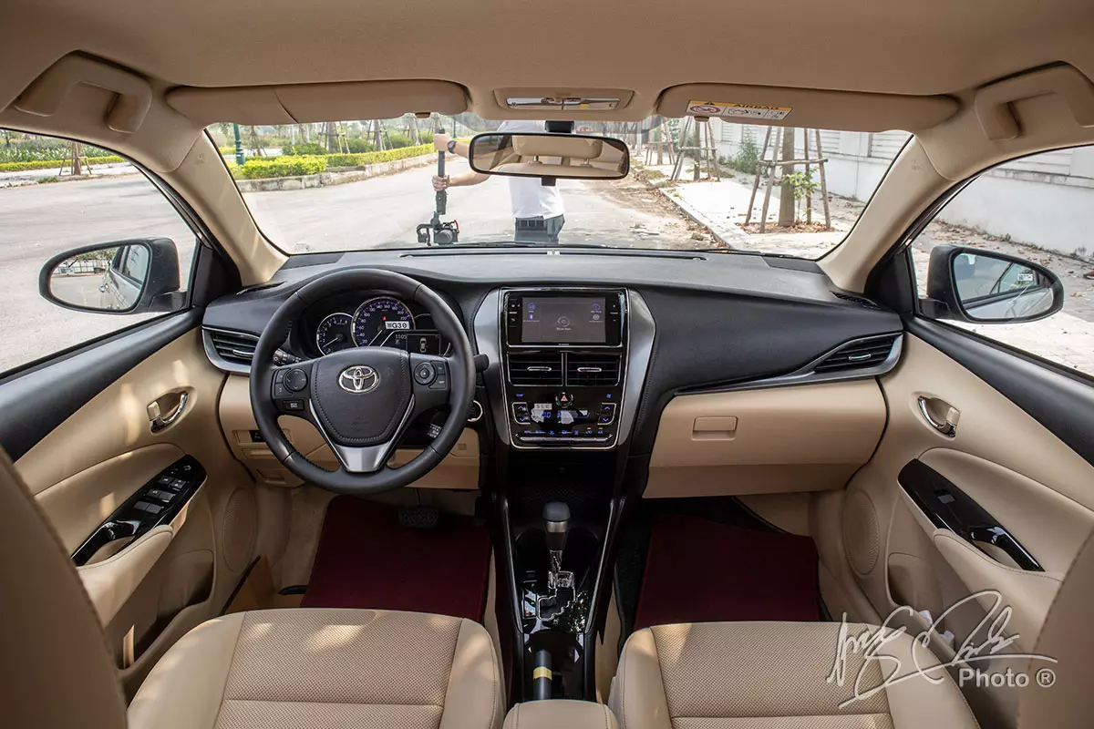 Đánh giá xe Toyota Vios G CVT 2021: Khoang nội thất.