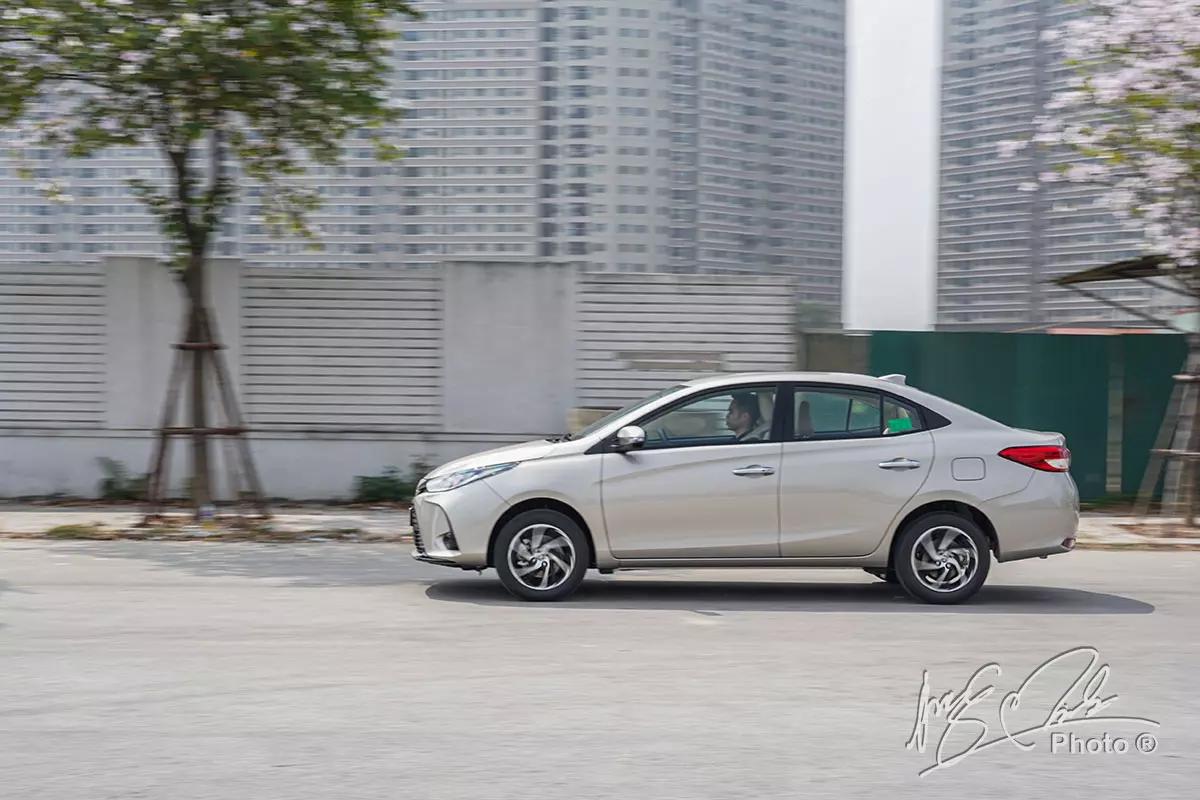 Đánh giá xe Toyota Vios G CVT 2021: Điều khiển dễ dàng, ngồi thoải mái và tiết kiệm nhiên liệu.