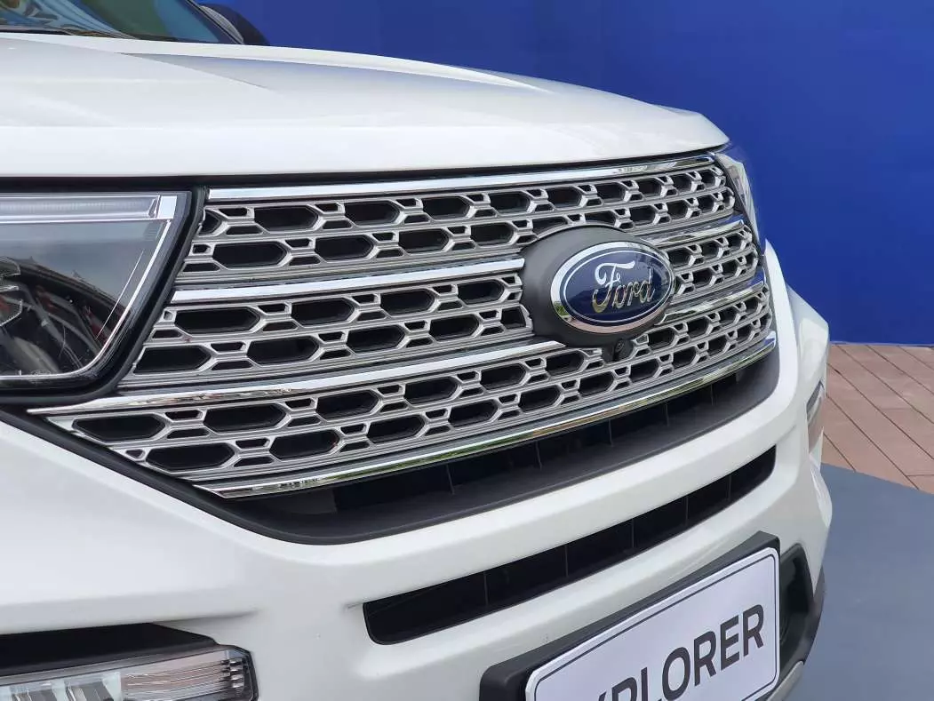 lưới tản nhiệt xe Ford Explorer .