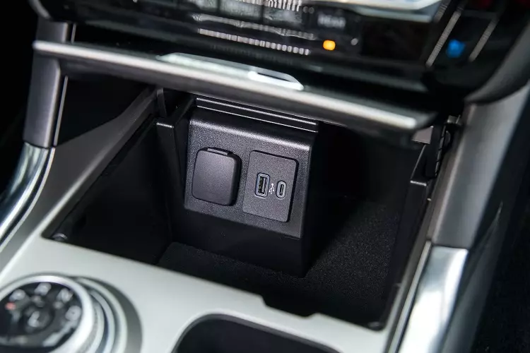 Đầu cắm usb trên Ford Explorer 2022