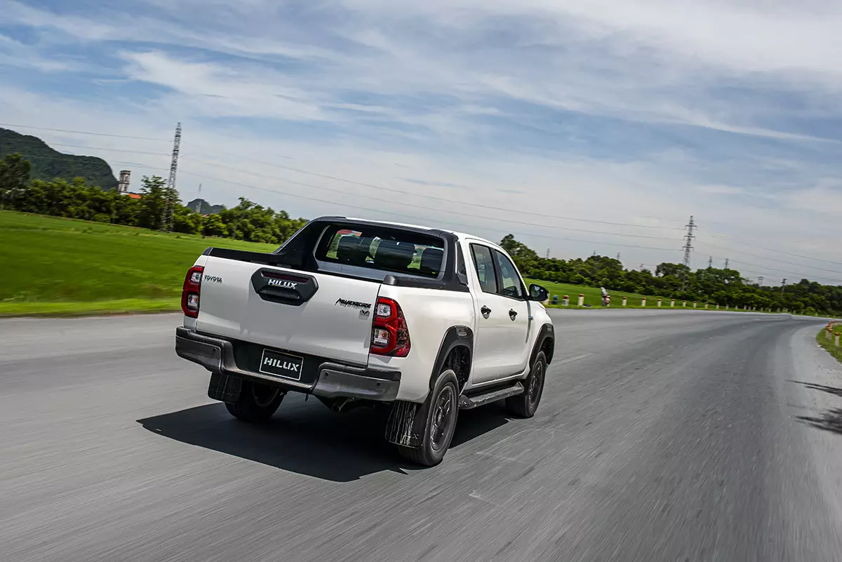 Động cơ Toyota Hilux 2021.