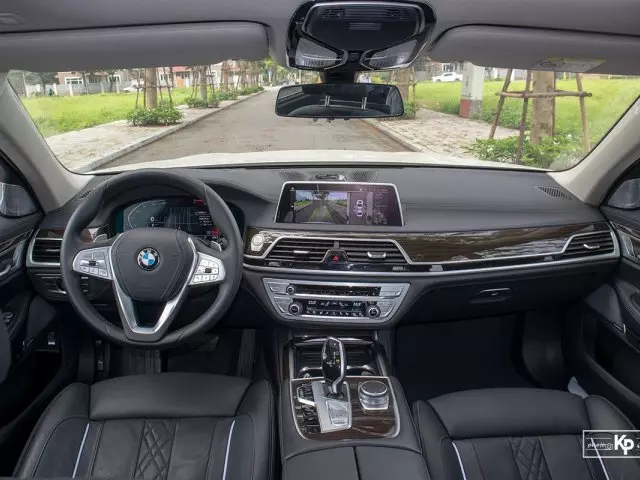 Có nên mua xe BMW 730Li 2019 cũ? 1