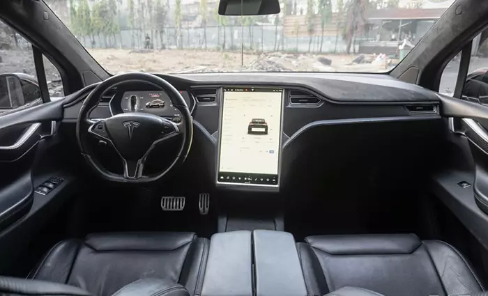 Khoang lái Tesla Model X