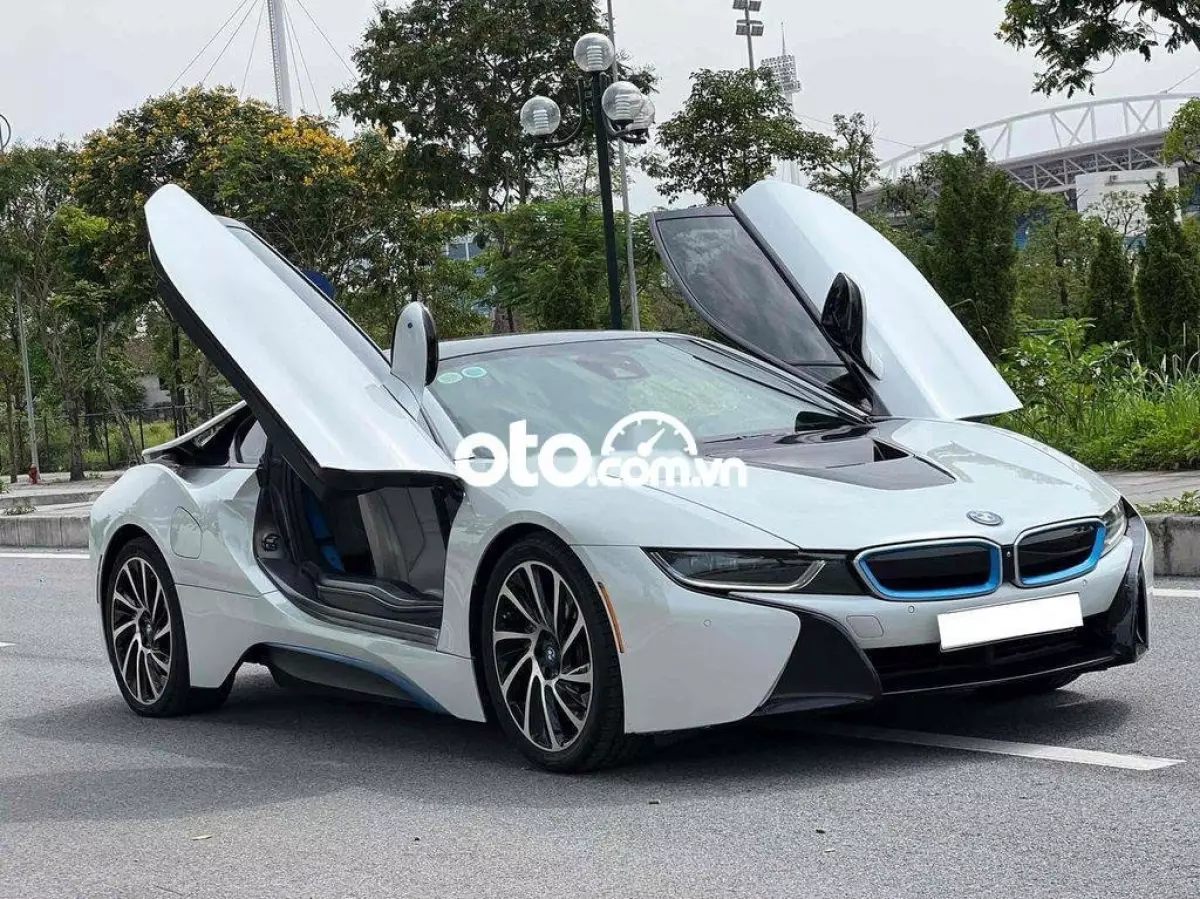 Xe hybrid thể thao BMW i8 cũ vẫn rất đắt giá dù đã khai tử.