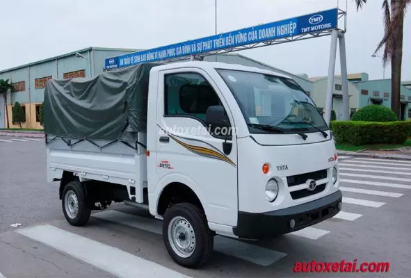 Cabin xe Tata Ace HT có không gian làm việc rộng rãi và thoải mái.