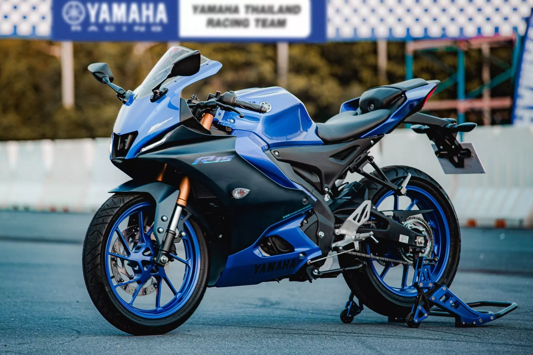 Yamaha R15 V4 tiêu chuẩn có tùy chọn trang bị Quick Shift