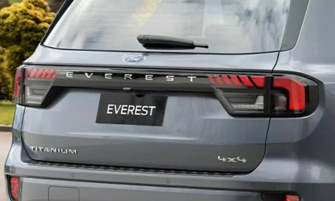 Ford Everest Thế hệ mới 2022 - Cụm đèn led