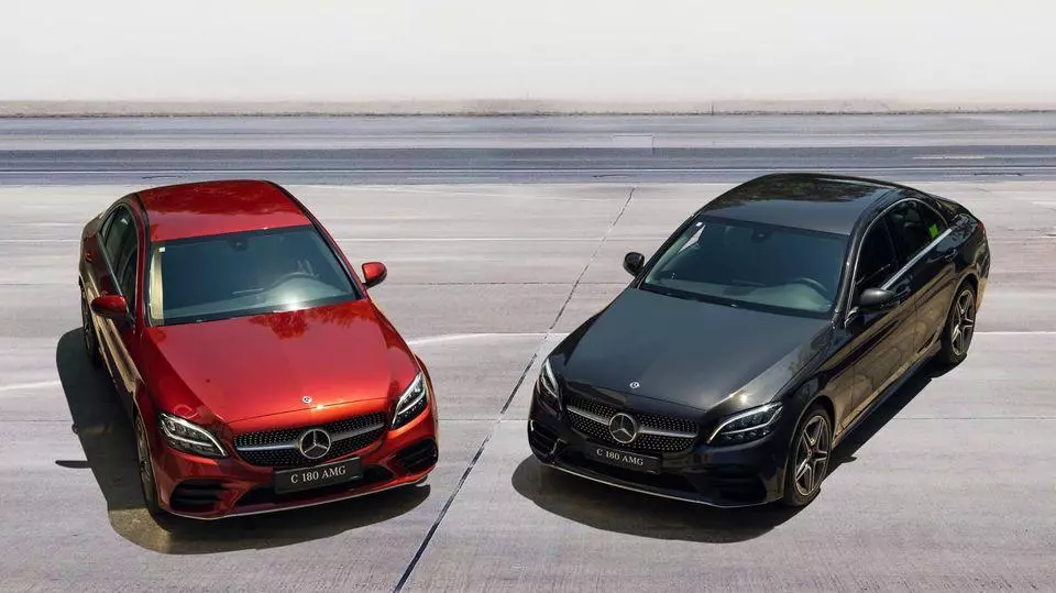 Giá Xe Mercedes C 180 AMG - Khuyến mãi tháng 10/2021