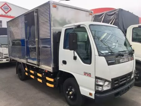 ISUZU 1T9 thùng kín 2020