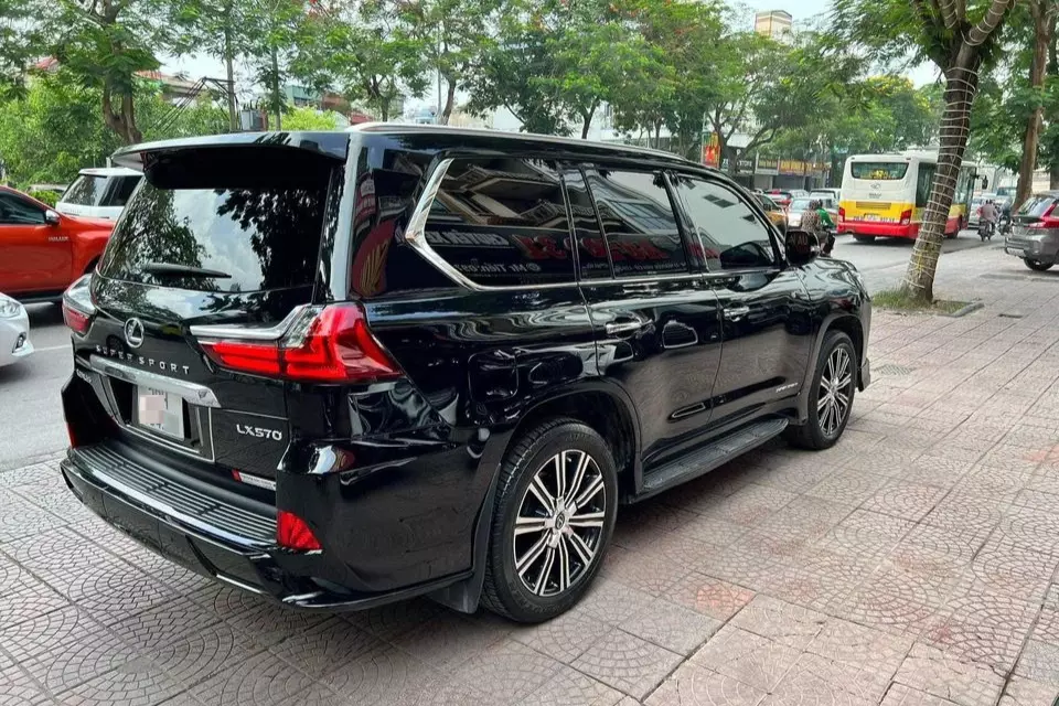 Chiếc Lexus LX 570 này mỗi năm mất giá 1 tỷ đồng, lăn bánh hơn 40.000km - 3