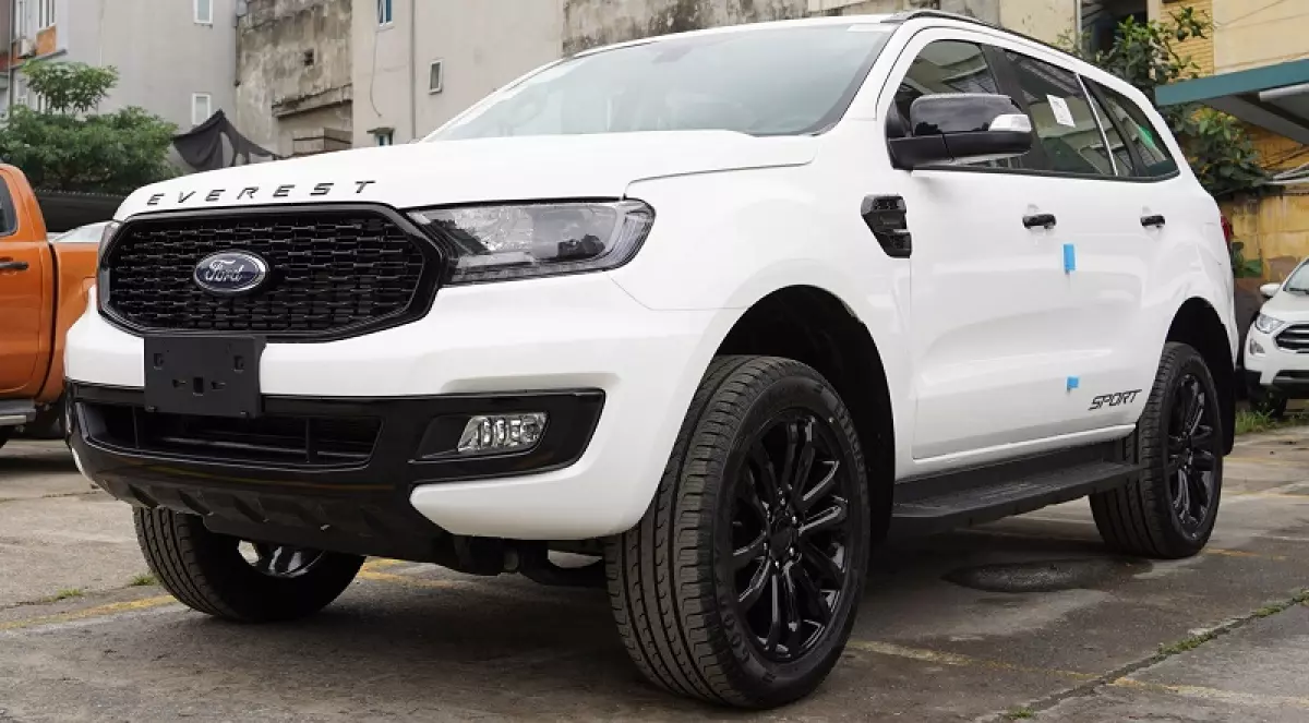 Ford Everest Sport 2022 Mới Màu Trắng