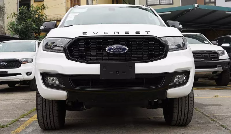 Ford Everest Sport 2022 Mới Màu Trắng