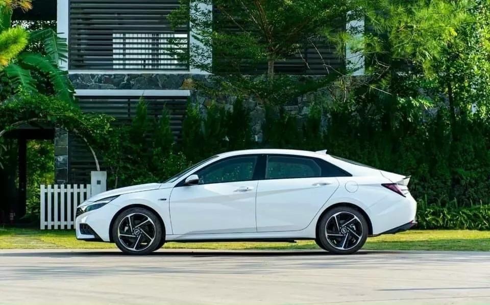 Thông số kỹ thuật xe Hyundai Elantra 2023: Kích thước - Trọng lượng.