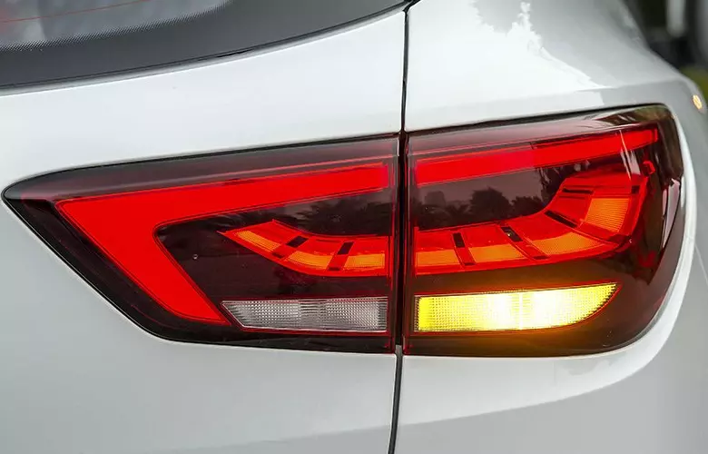 Đuôi xe MG ZS 2021