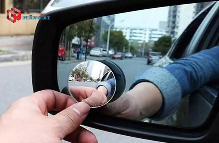 Gương chiếu hậu góc rộng trên ô tô