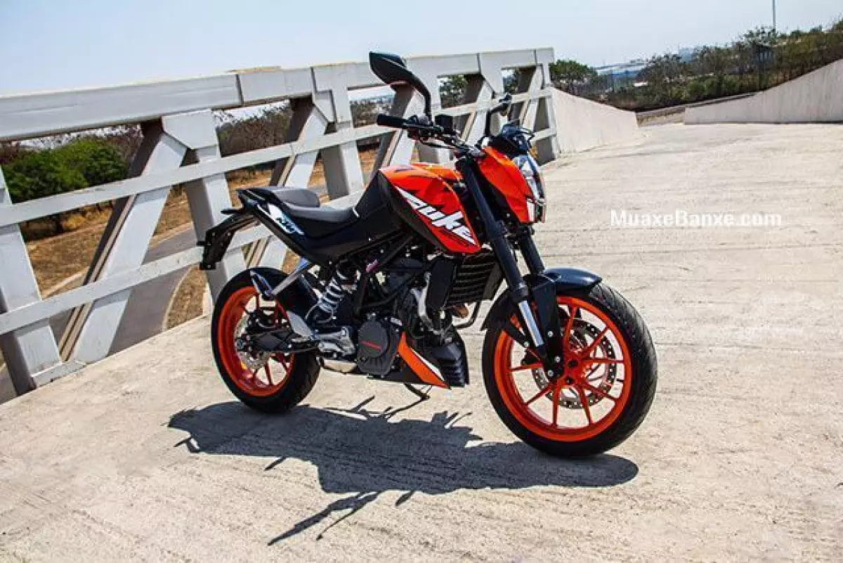 gia-xe-moto-ktm-duke-200-muaxegiatot-vn