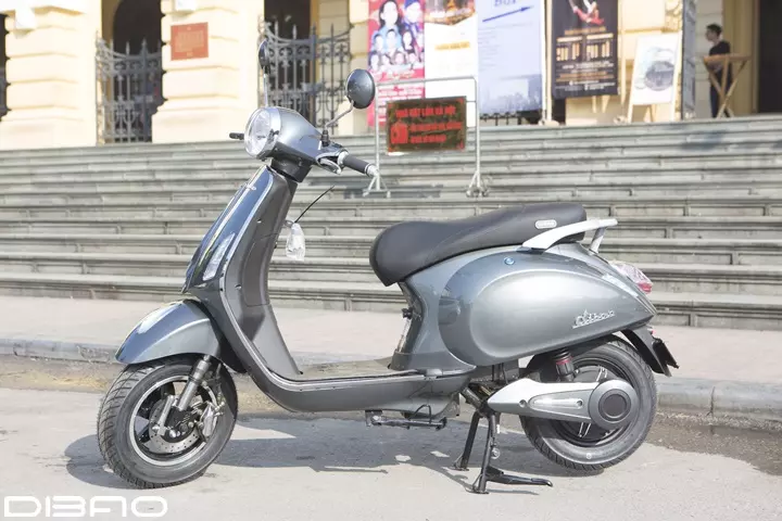 giá xe máy điện Vespa