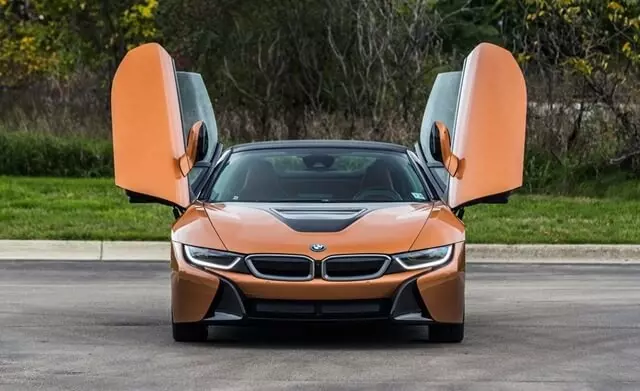 BMW i8 Roadster - Thiết kế đuôi xe