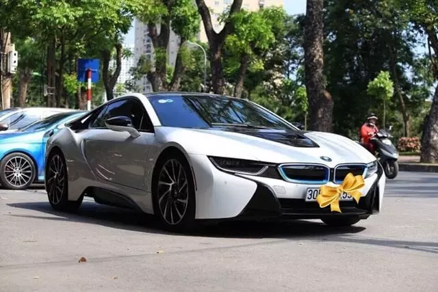 Đầu xe BMW i8 Roadster