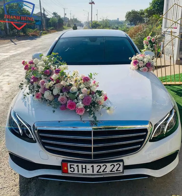 Thuê xe cưới rước dâu Mercedes