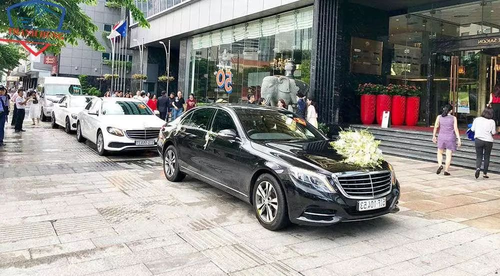 Dịch vụ thuê xe cưới 4 chỗ Mercedes