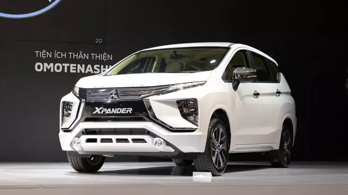 Ảnh chụp bên trước xe Mitsubishi Xpander 2018 màu trắng