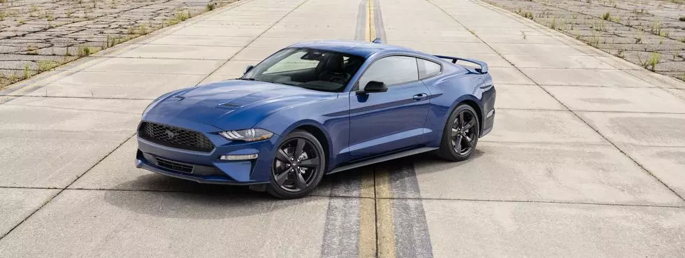 Thông tin xe Ford Mustang 2022.