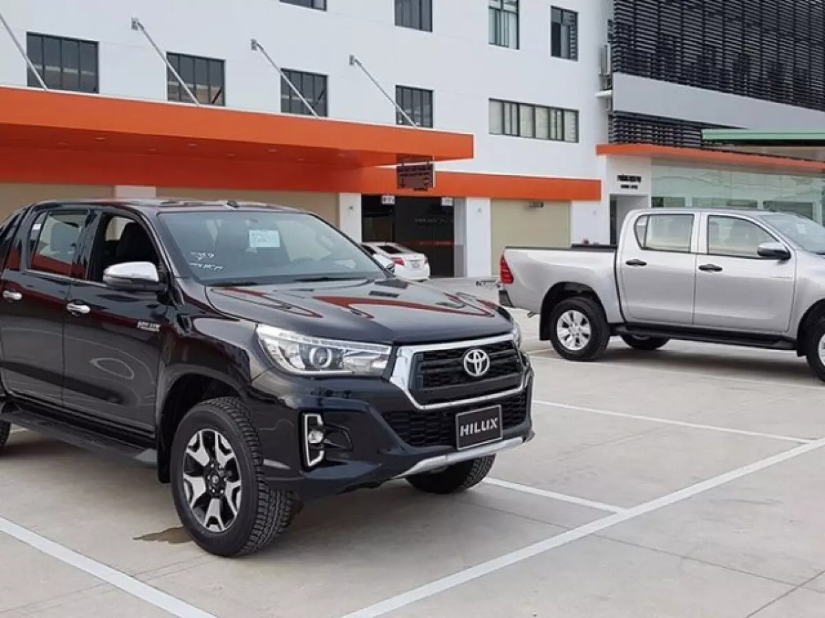 Giá xe Toyota Hilux 2018 hiện nay