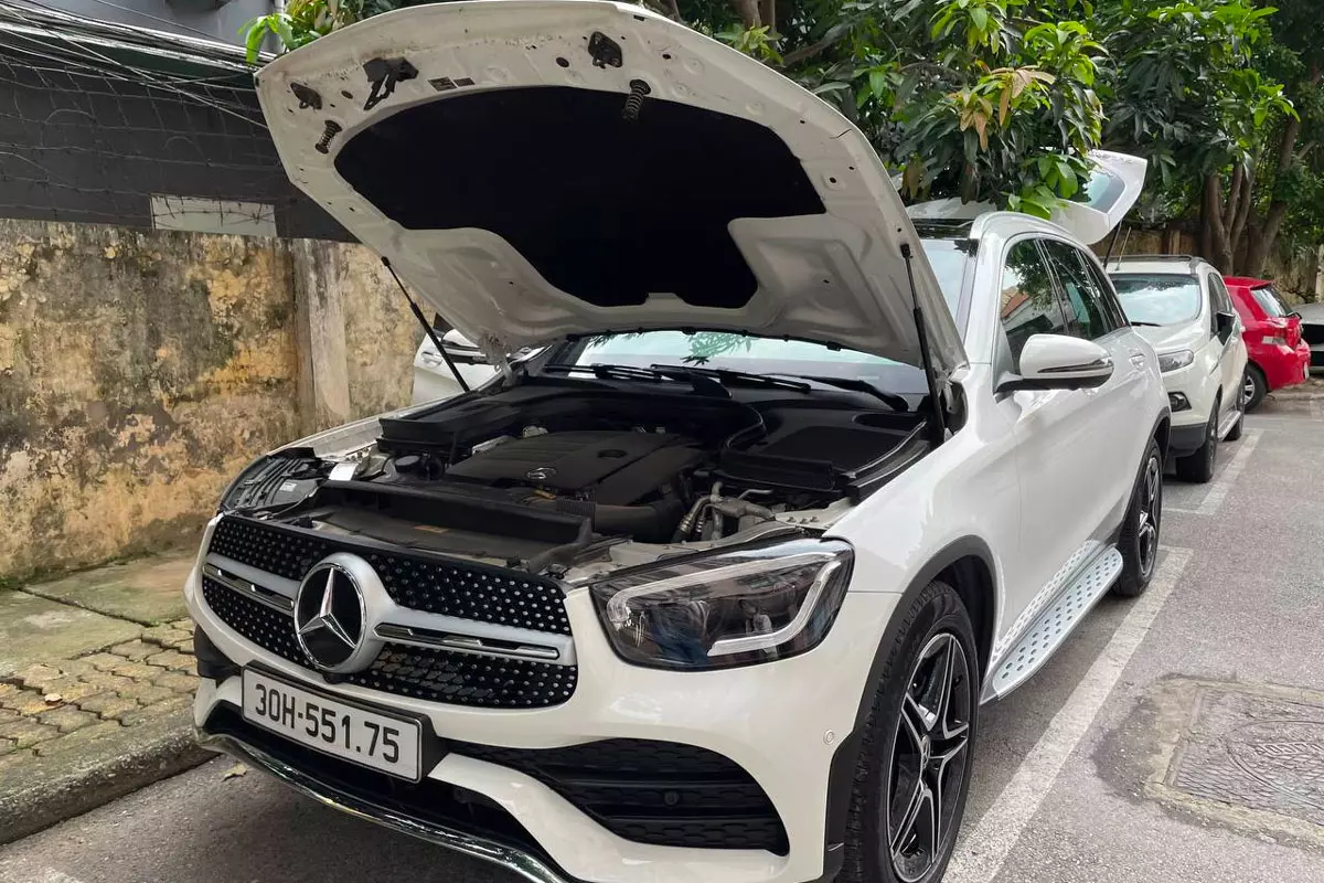 Với xe sang Mercedes đời cao mất giá nhiều nhất.