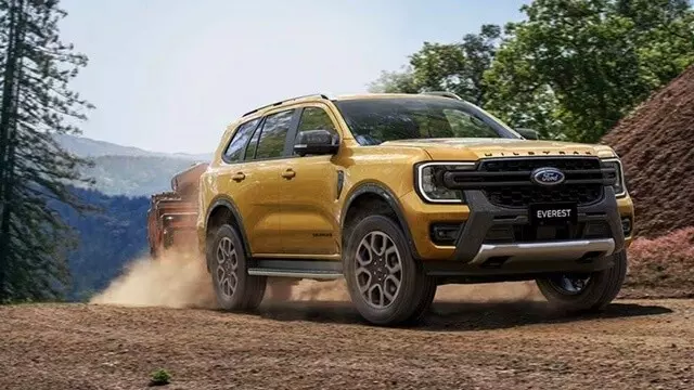 Ford-Everest-2023-ngoai-that