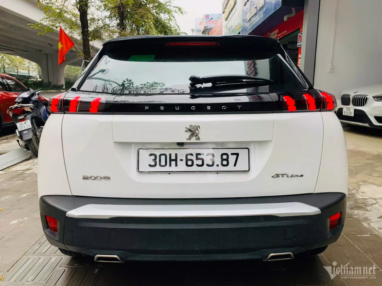 Chiếc xe Peugeot 2008 GT-Line được showroom rao bán mới lăn bánh được khoảng 5.000km, còn rất mới.