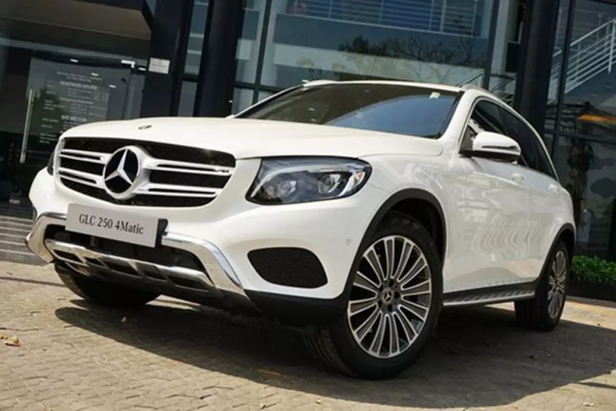 Giá xe Mercedes-Benz GLC 250 niêm yết.