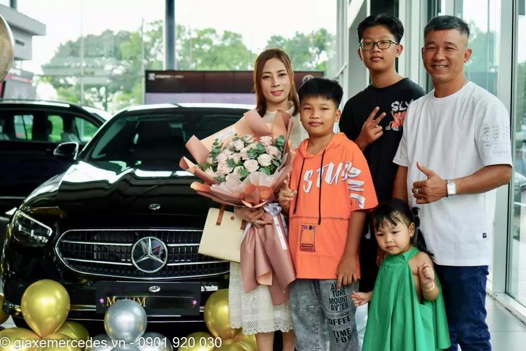 Ban giao xe Mercedes C200 Avantgarde