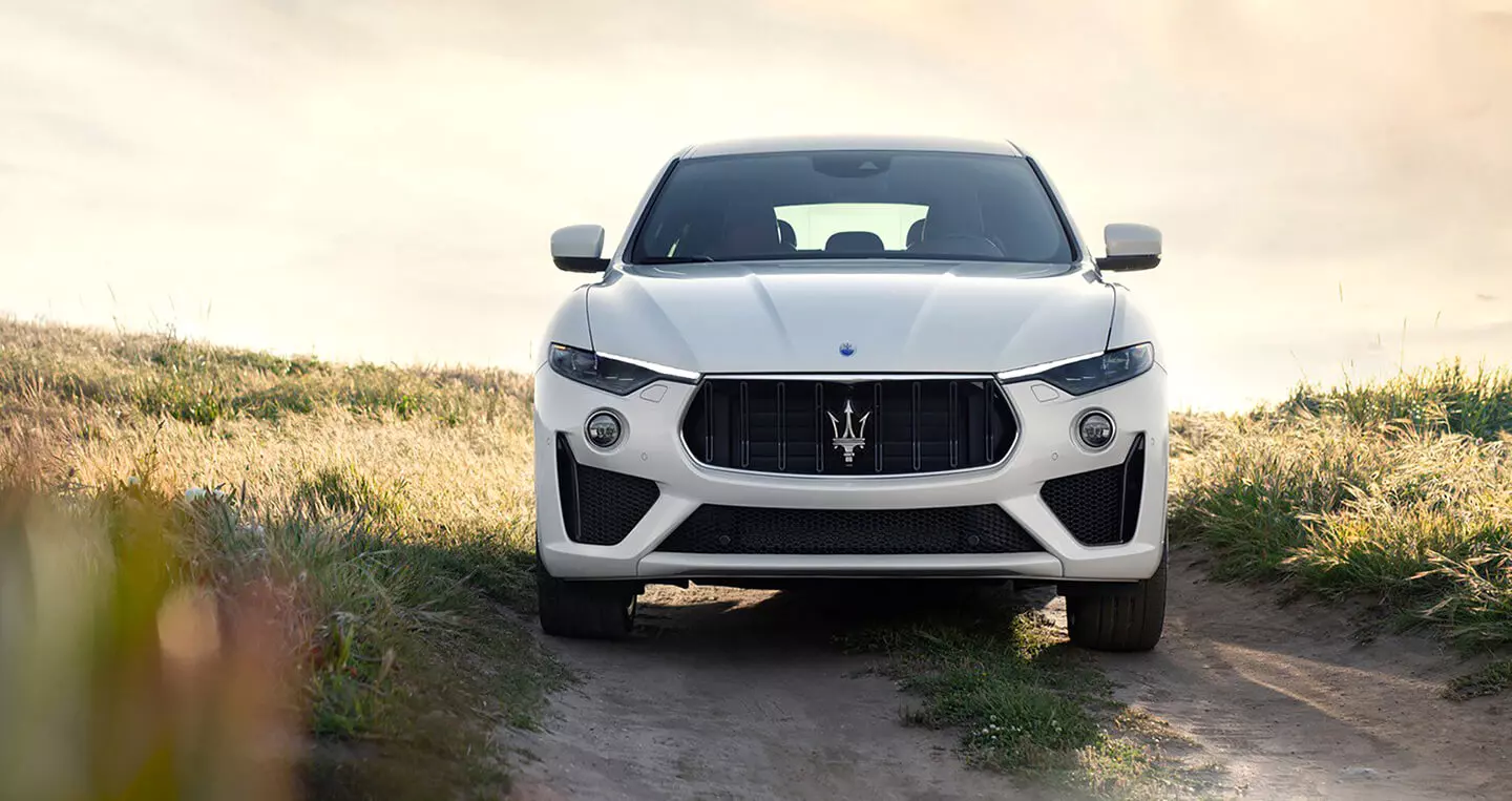 đầu xe Maserati Levante 2021.