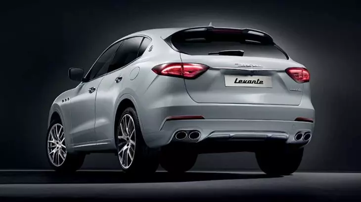 đuôi xe Maserati Levante 2021.