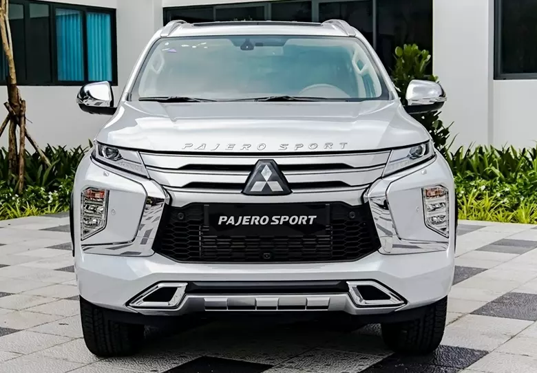 Ngoại hình đồ sộ của Mitsubishi Pajero Sport 2021