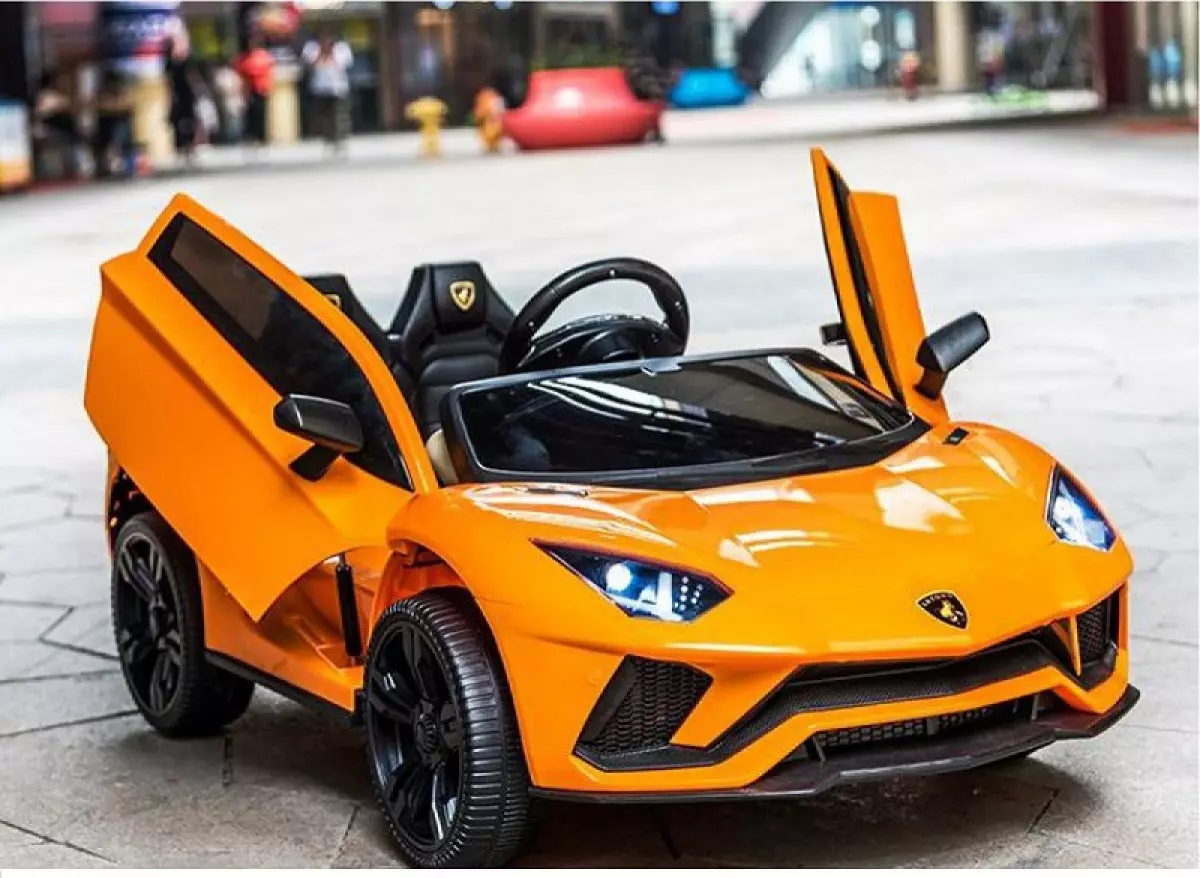 Xe ô tô điện trẻ em Lamborghini LT 998 màu cam sáng, sang trọng nổi bật