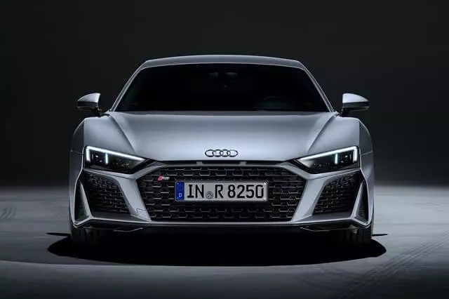 Audi-R8-Coupe-2021-than-xe