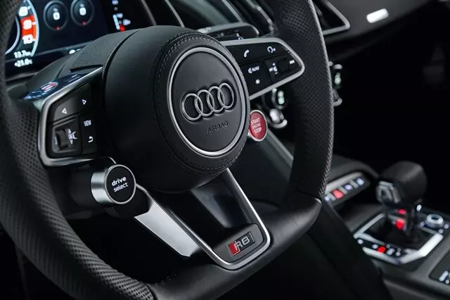 Audi-R8-2021-cua-dieu-hoa