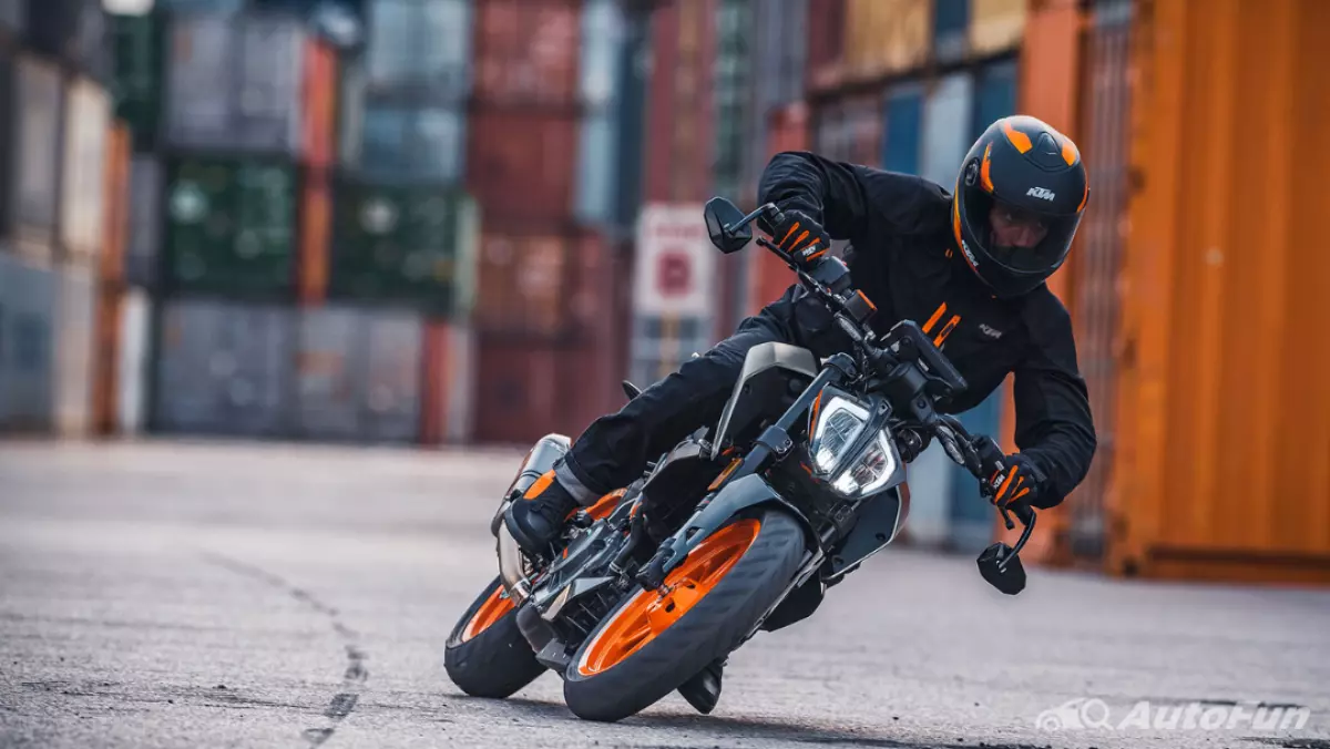 So sánh KTM Duke 390 thế hệ mới và thế hệ cũ: Chênh nhau 20 triệu đâu mới là lựa chọn hợp lý?