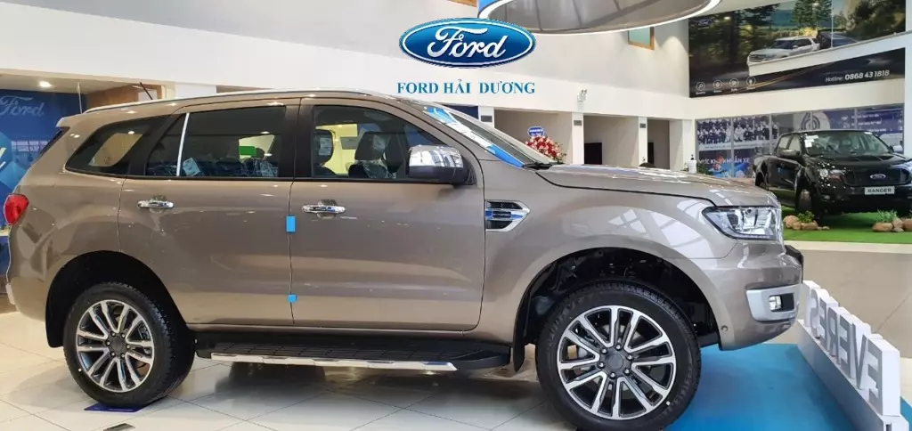 Hông xe Ford Everest